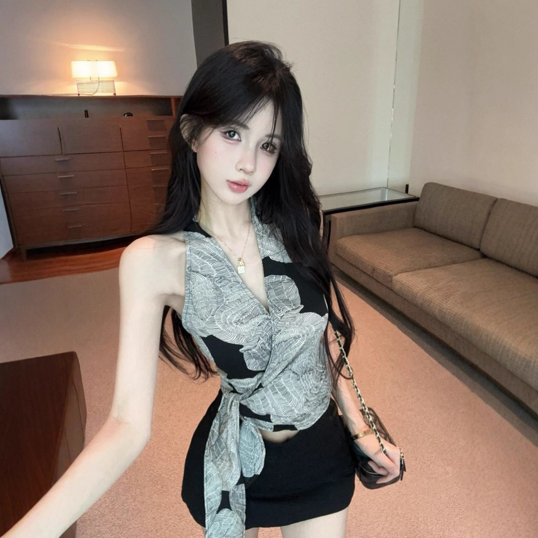 复古印花交叉v领挂脖吊带背心女夏季绑带修身外穿设计感辣妹上衣