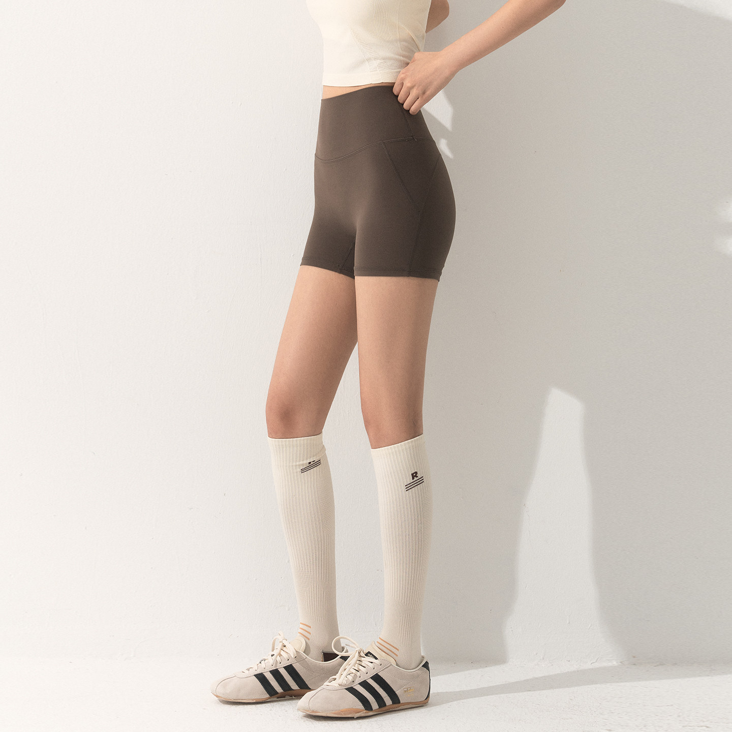 速干透气免穿内裤蜜桃提臀热裤运动短裤跑步健身瑜伽裤女生三分裤