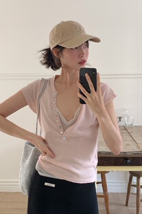 新款韩系气质贝壳扣V领针织短袖T恤女夏季天丝羊毛显瘦百搭上衣女
