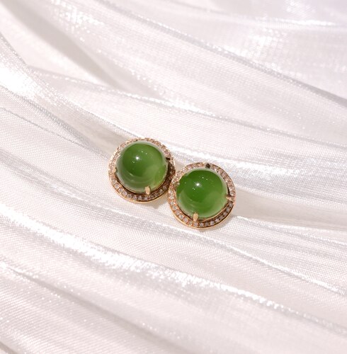 18K玫瑰金重金镶嵌和田碧玉猫眼耳钉，裸石尺寸：8mm半圆