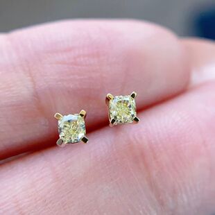 18K镶嵌天然黄钻耳钉，四爪，一对24分