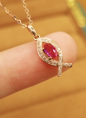 18K玫瑰金  红宝石吊坠石重：0.36ct总重0.8g钻石：0.087ct/29颗