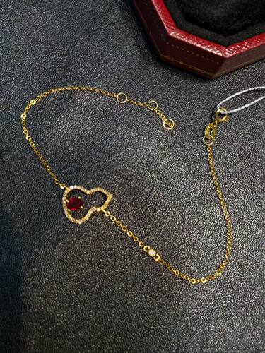 天然红宝石手链，红宝石35份，18k金 总重1.1克 钻石37颗