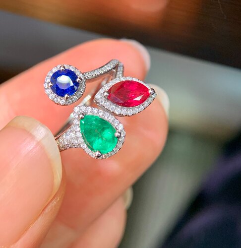18k金镶红宝石蓝宝石祖母绿戒指主石1.69ct 钻石0.249ct金重3.21g