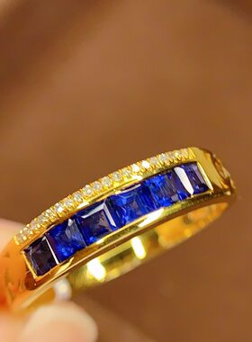 18k天然蓝宝石戒指   总重：1.46克 主石：1克拉 钻石：21颗