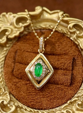 18k赞比亚祖母绿吊坠 金重约0.71g主石约0.26ct钻石0.084ct