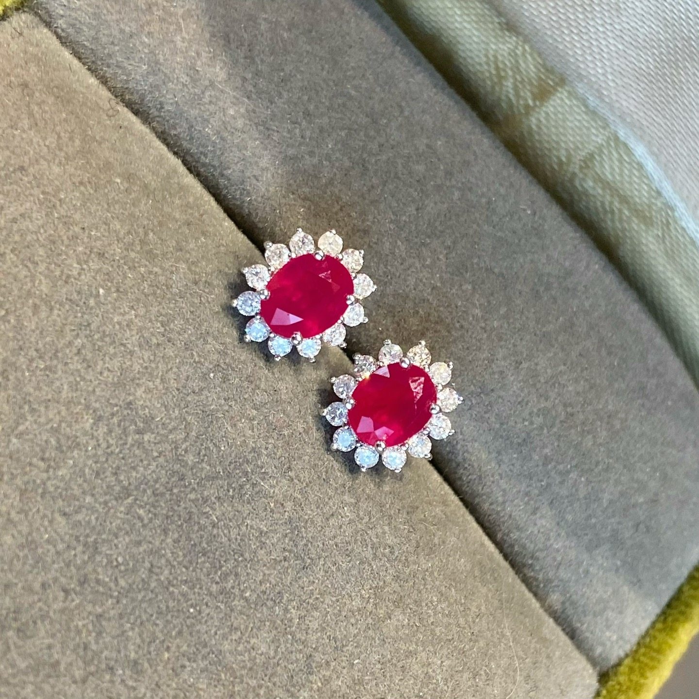 戴妃款 1克拉缅甸红宝石耳钉 18k金钻石22分 附权威证书