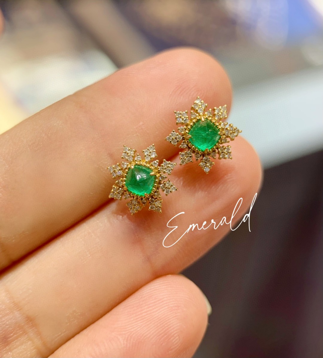 18k金雪花造型哥伦比亚祖母绿钻石耳钉，附权威证书