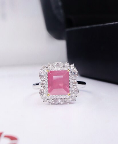 18K金镶天然马享盖无烧尖晶石戒指主石2.86ct金3.09g钻石0.96ct