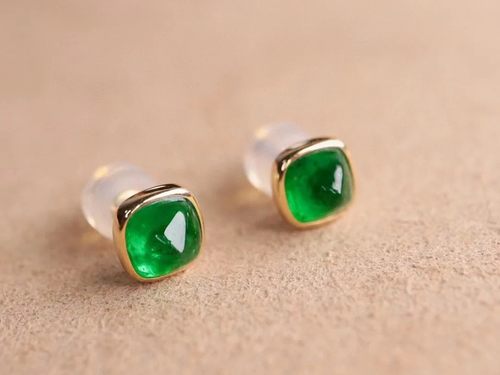 祖母绿苍翠欲滴  主石60分，18K金祖母绿糖塔耳钉