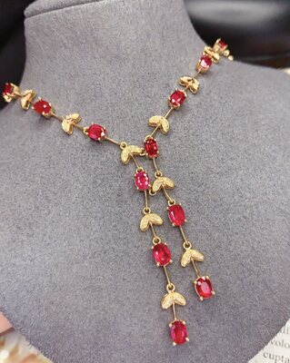 18k天然红宝石项链 总重：12.56克主石：5.61克拉 钻石：66颗