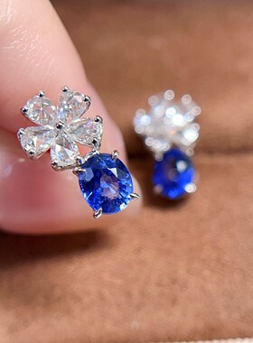 18k金蓝宝石耳钉，主石约1.2克拉，钻石10颗，重1.93克！
