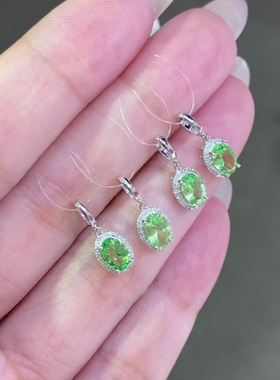 18K白金镶天然沙弗莱钻石吊坠，附权威证书