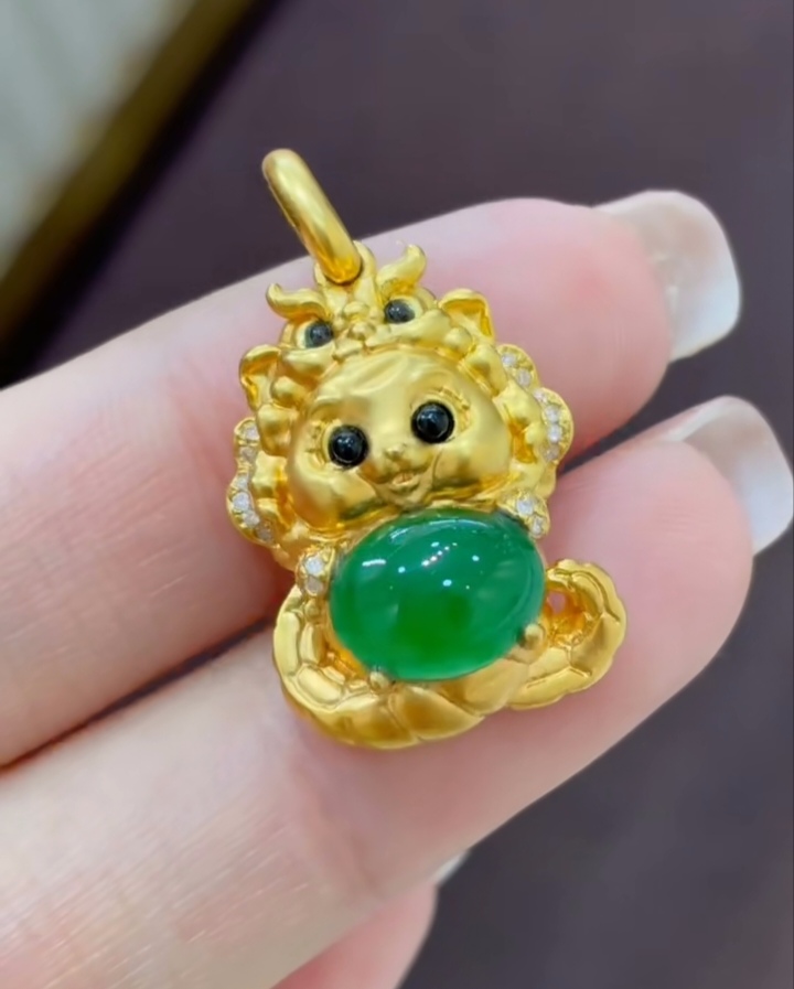 清仓价，18k金天然钻石镶嵌天然翡翠（危料）吊坠