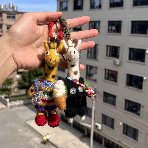 尼泊尔进口羊毛毡挂件长颈鹿车挂