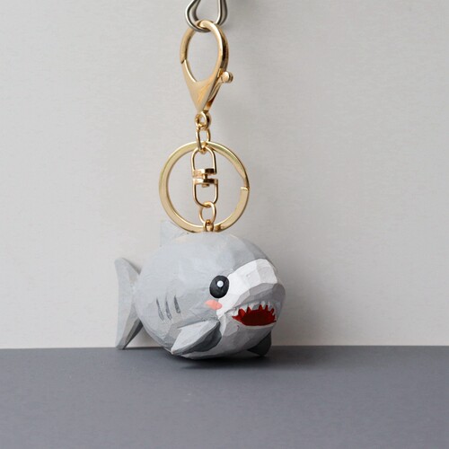 小鲨鱼创意钥匙扣手工木雕包挂件