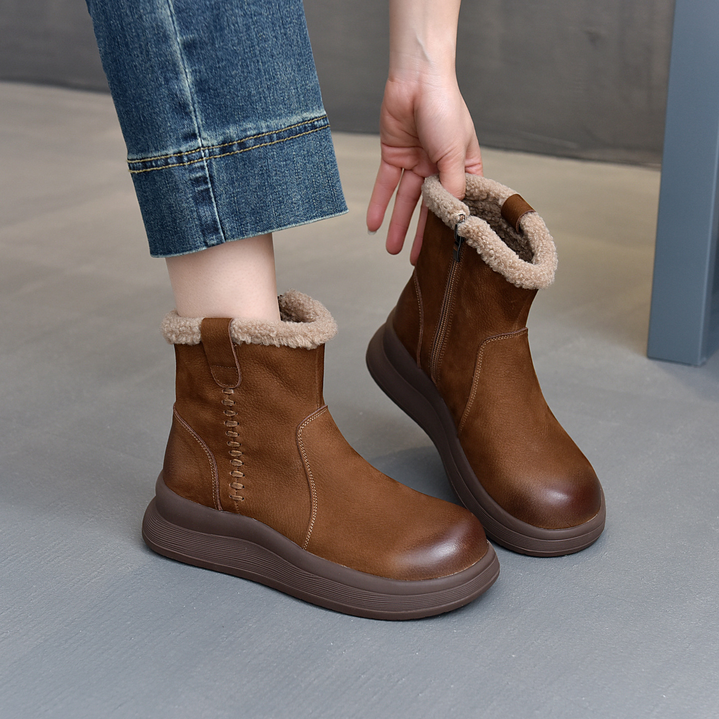 真皮厚底雪地靴女2025冬季新款羊羔毛加厚加绒短靴增高东北大棉鞋