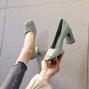 复古方头粗跟高跟鞋 潮 百搭气质女鞋 新款 2021春季 浅口漆皮绿色单鞋