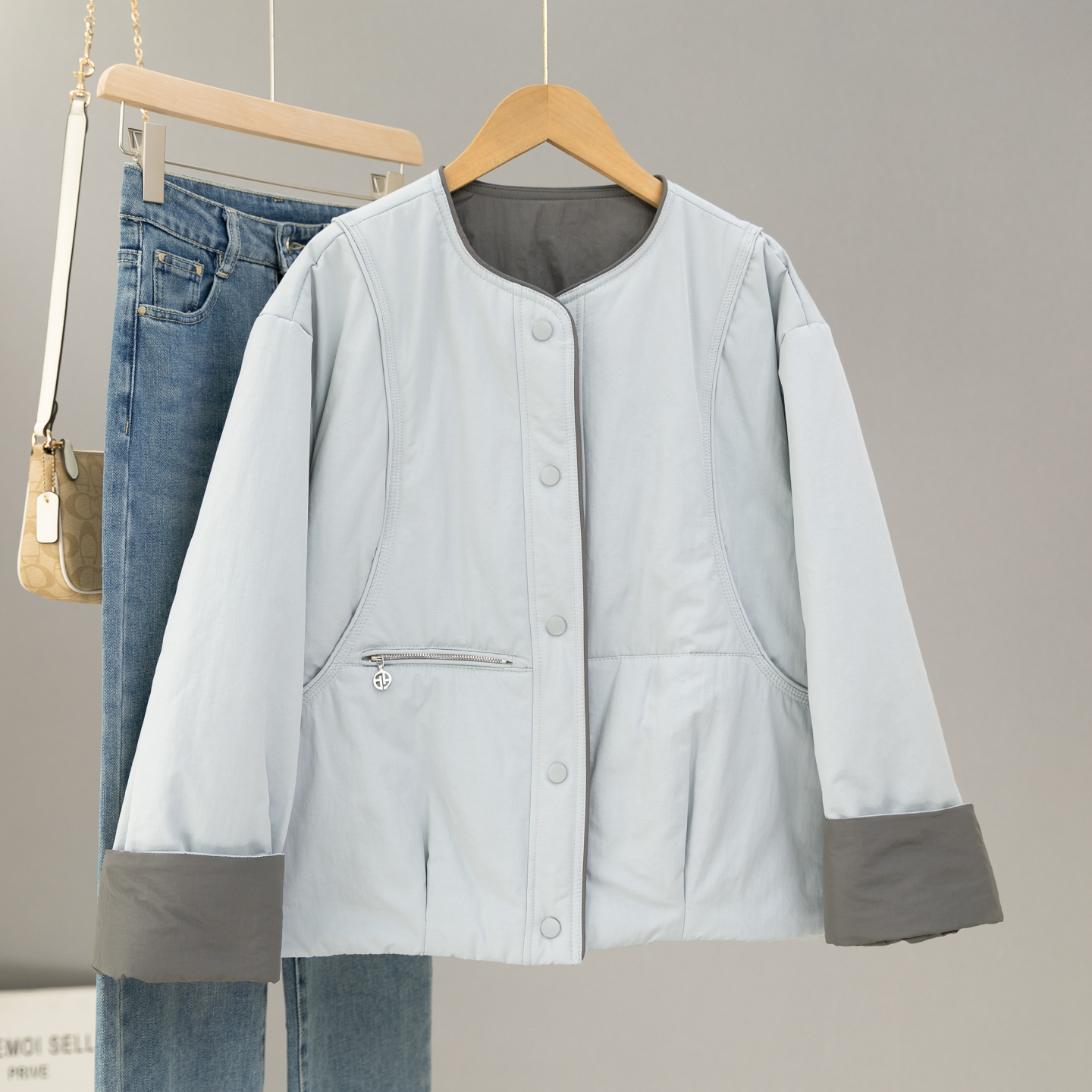 撞色圆领棉衣女浅蓝色