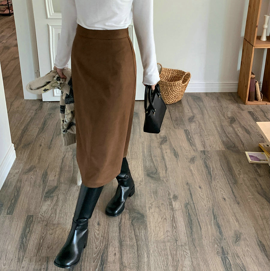 焦糖色羊毛呢中长款包臀半身裙