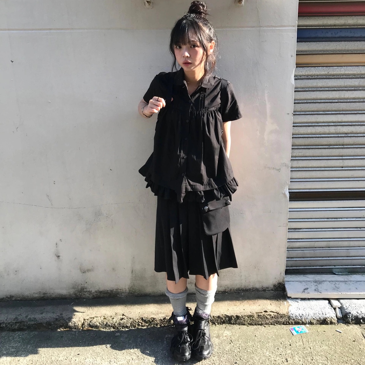 夏日小记 甜酷少女系 黑色荷叶边娃娃领短袖衬衫日系宽松百搭上衣