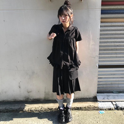 夏日小记 甜酷少女系 黑色荷叶边娃娃领短袖衬衫日系宽松百搭上衣