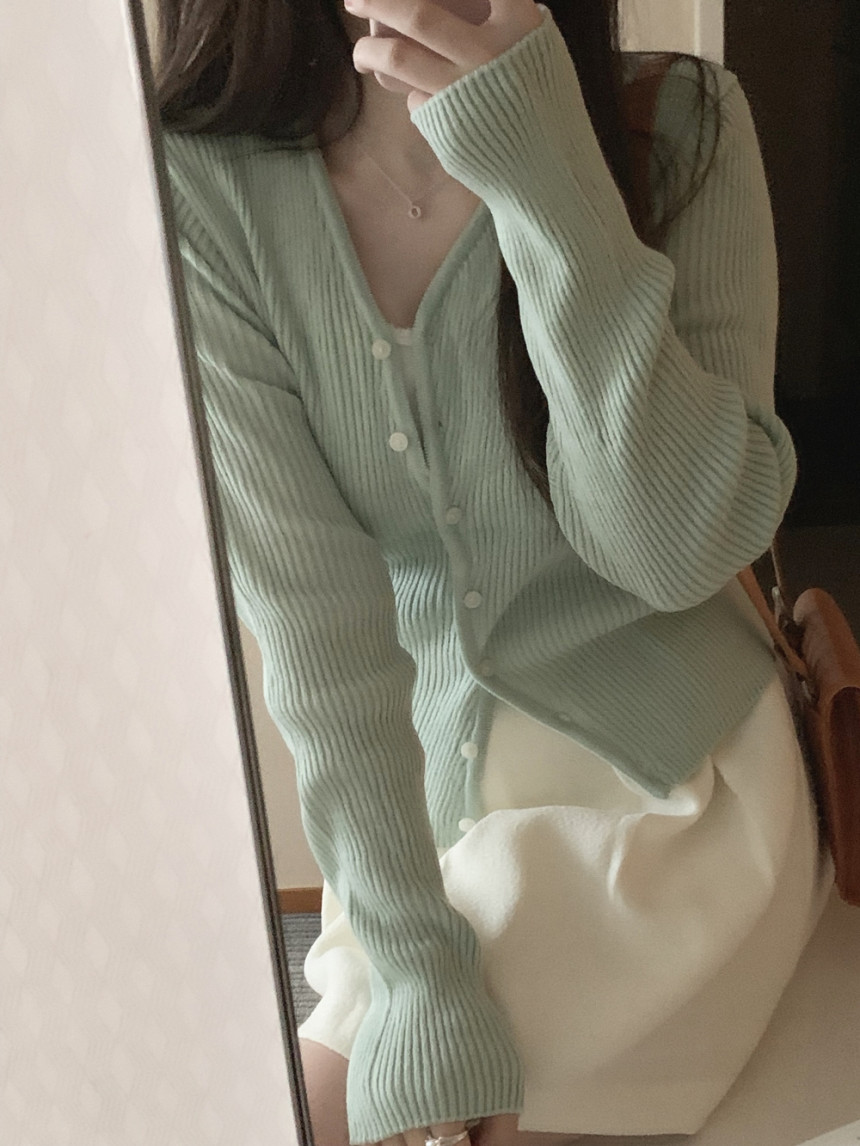 蜜瓜色柔软V领针织上衣