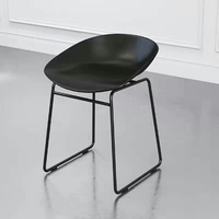 Сидеть 45 см специального выстрела и цветные замечания ног.