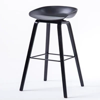 Черная нога черная поверхность