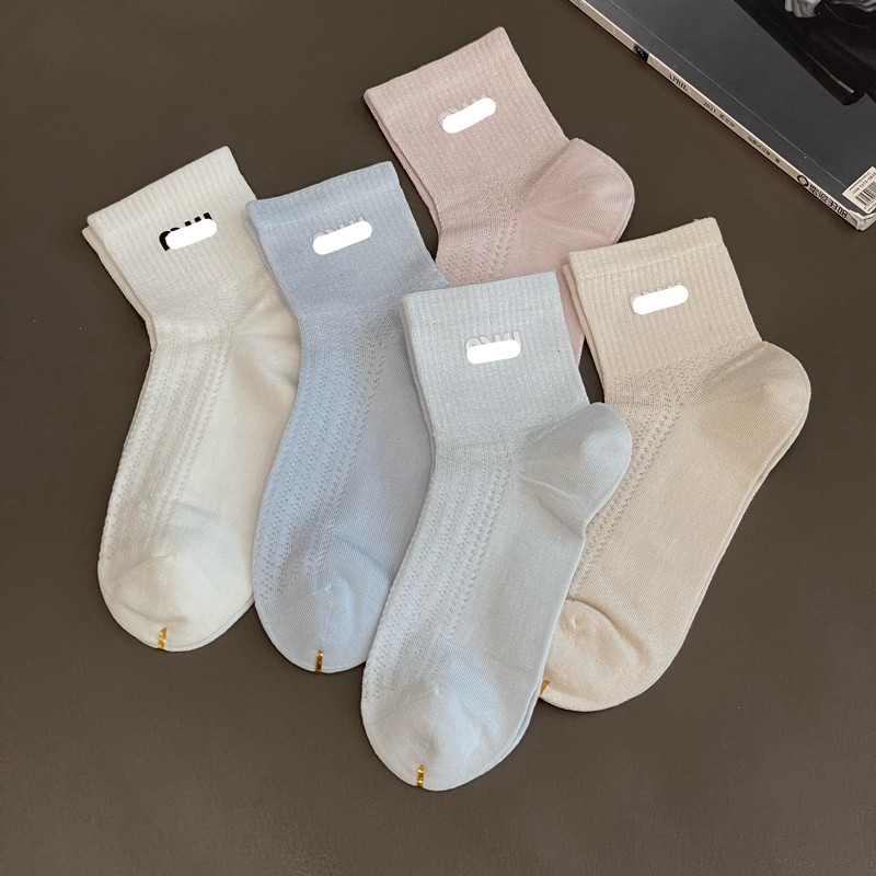 V5419 时尚巴黎的老店 夏天BI入 巨舒服实用 桑蚕丝字母短袜子 女