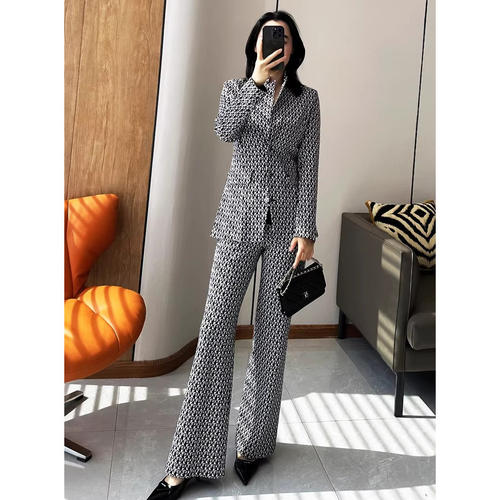 C4070EF针织西服套装 原2280元 25年回馈清仓不退不换