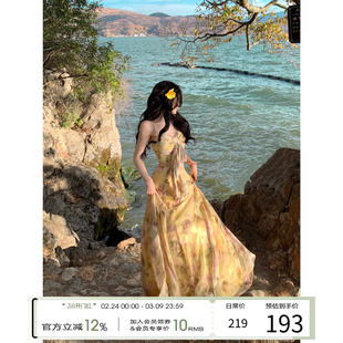 灰尘邓邓 碎花吊带连衣裙女2026早春新款度假风抹胸长裙印花裙子