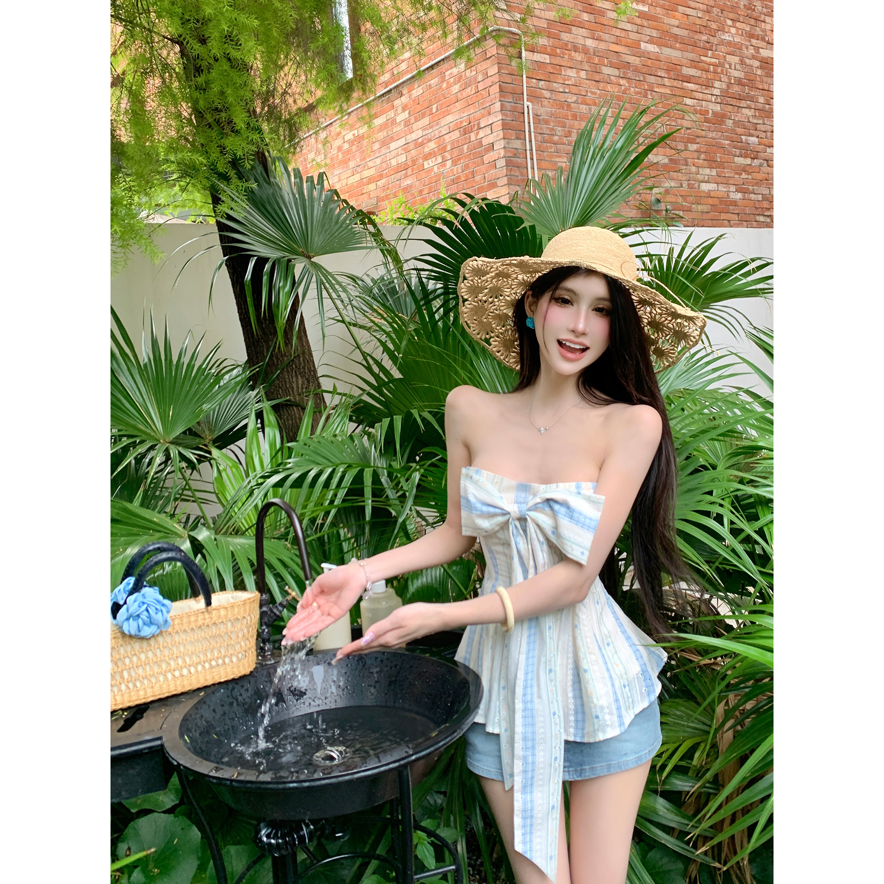 灰尘邓邓 一字肩无袖上衣女2025夏季辣妹条纹背心蝴蝶结抹胸上衣