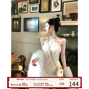 灰尘邓邓 小香风千金套装2025冬季新款挂脖露肩上衣半身裙两件套