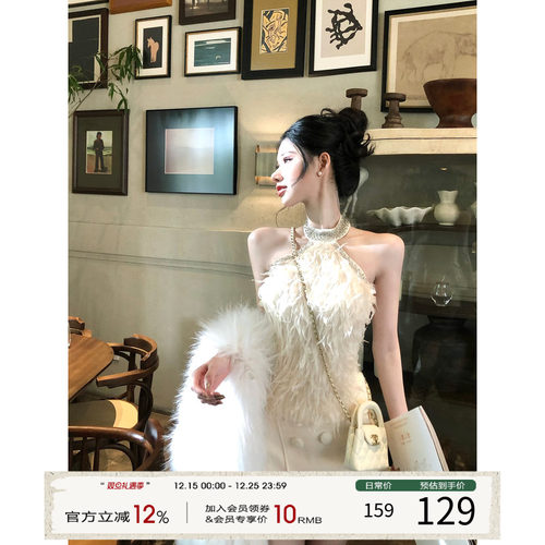 灰尘邓邓 小香风千金套装2025冬季新款挂脖露肩上衣半身裙两件套