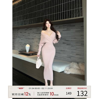 灰尘邓邓 V领针织连衣裙女2025冬季法式收腰长裙包臀裙长袖裙子