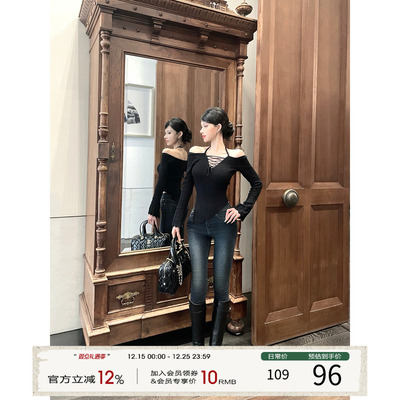 灰尘邓邓 v领针织上衣女2025秋冬新款性感露肩毛衣修身内搭针织衫