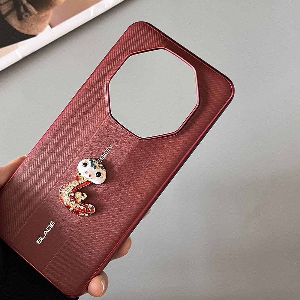 可爱卡通新年萌蛇华为mate60rs非凡大师版手机壳奢华水钻女款mate70rs保时捷创意个性软边保护套70rs原厂纹理