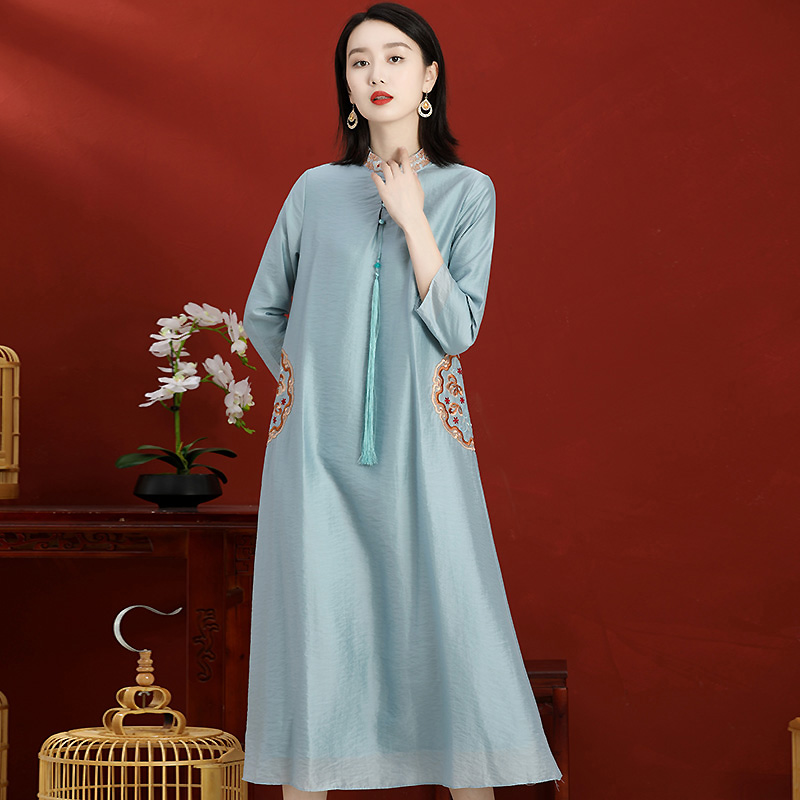 秋冬刺绣长款国潮中式风连衣裙