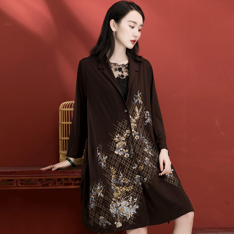 大码女装春装外套上衣2025年新款显瘦减龄复古宫廷风刺绣花薄风衣