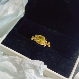 s925纯银镀黄金色新款时尚方糖藤蔓缠绕黄锆镶钻爆闪戒指女高级感