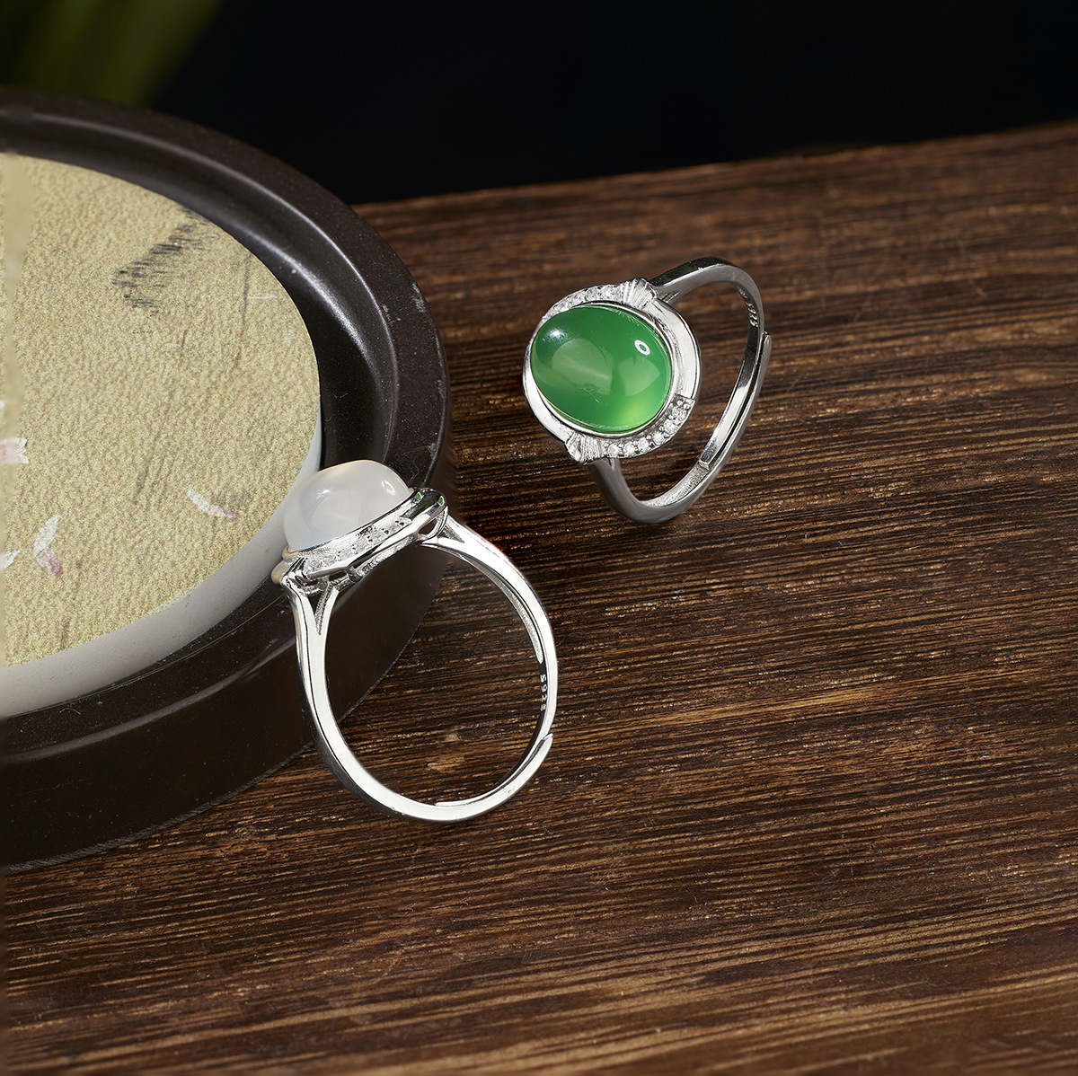 s925通体纯银饰蛋面高冰白玉髓绿玉髓女翡翠帝王绿色戒指开口时尚
