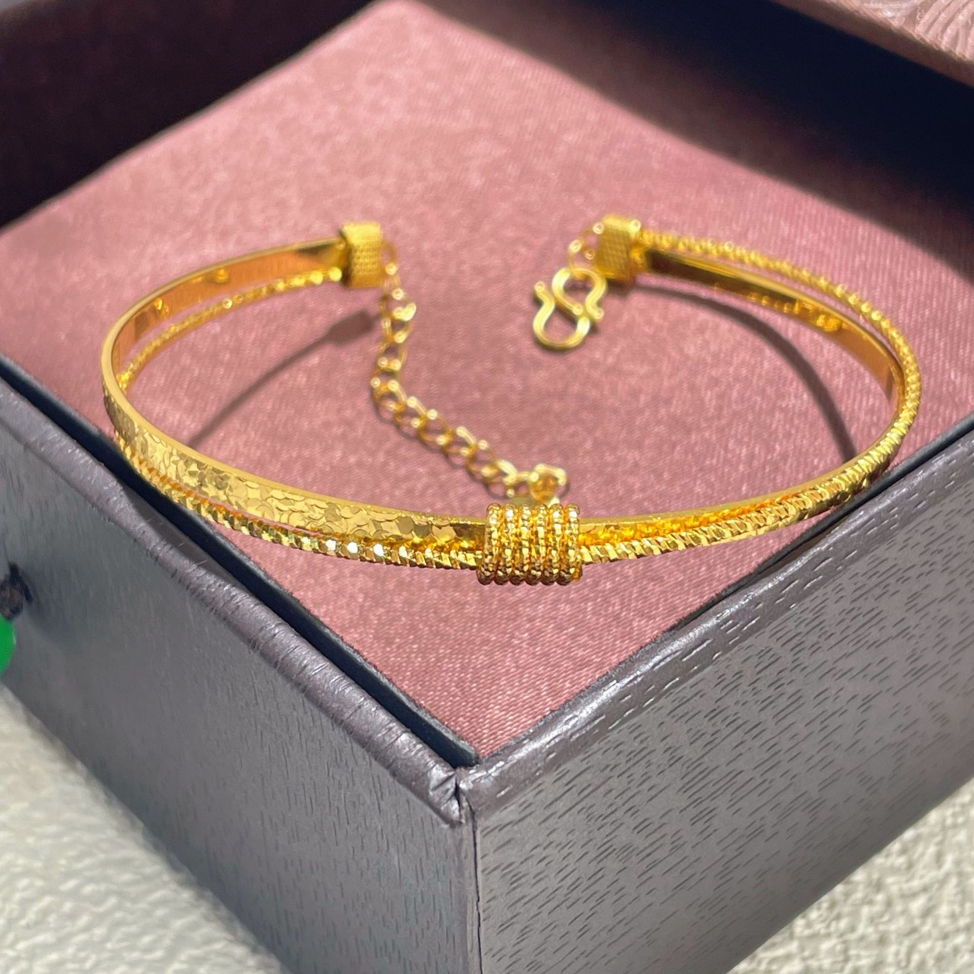 s925纯银镀黄金色双层碎冰冰小蛮腰手环女锤纹爆闪亮手链手饰手镯