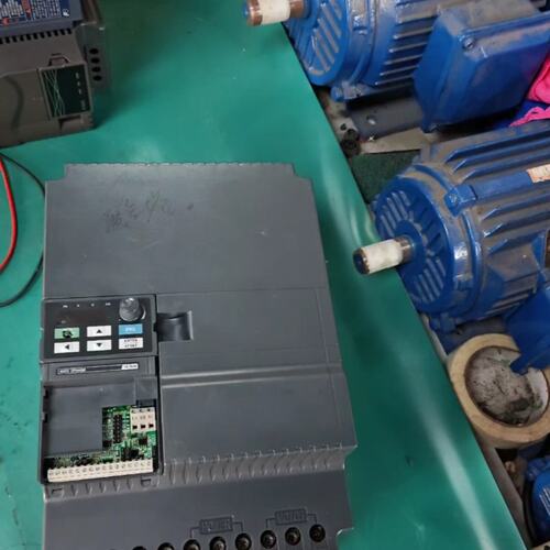 议价众辰变频器18.5KW，Z2400-18.5G，成色如图，功可维修