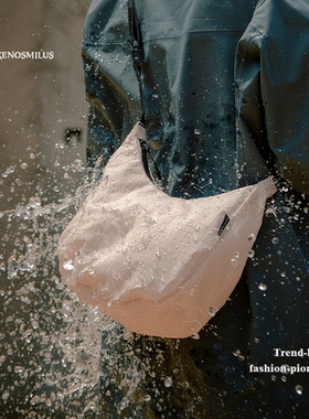 户外防水斜挎包运动轻便手提男女流浪包旅行简约休闲百搭小单肩包