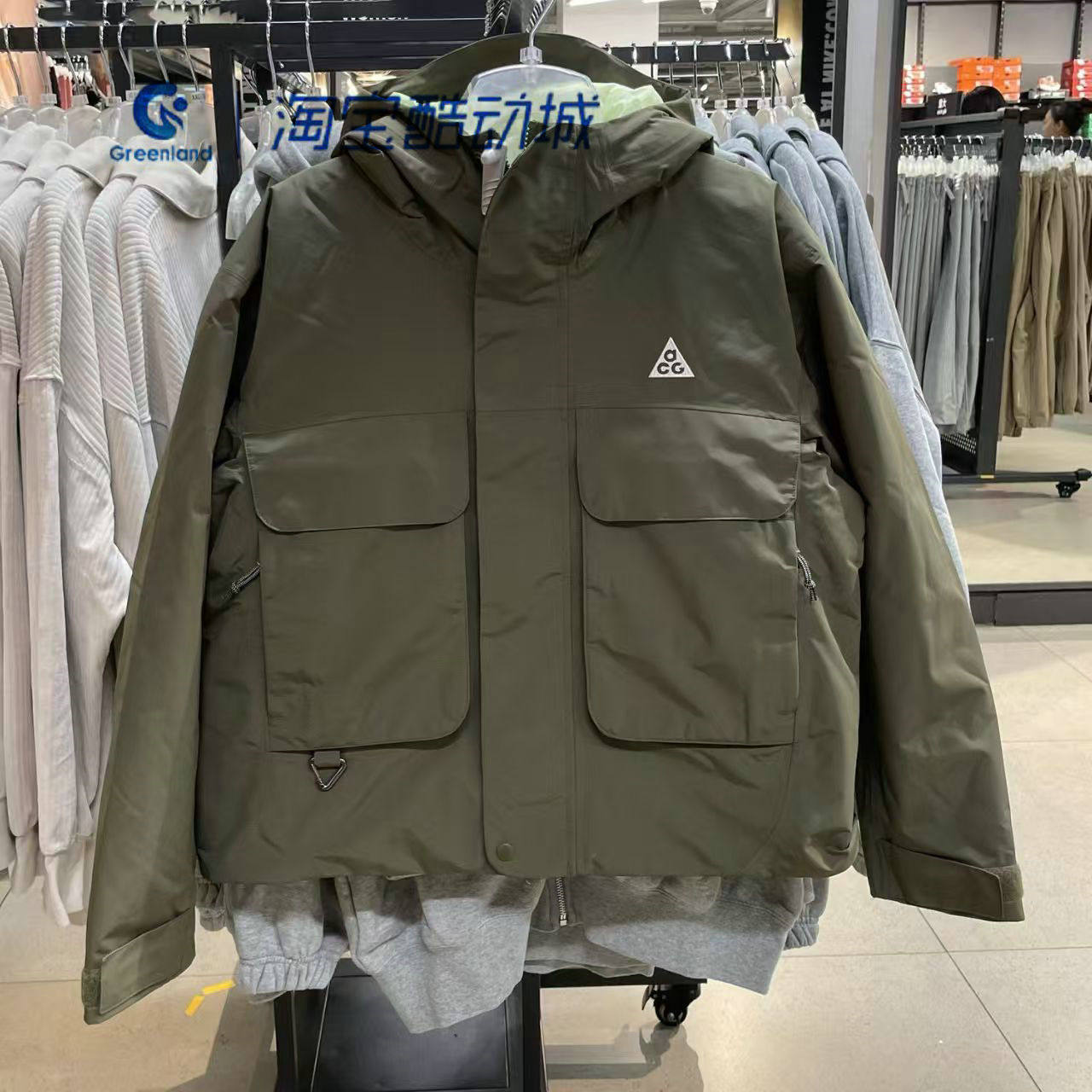 耐克户外女士经典保暖夹克棉服