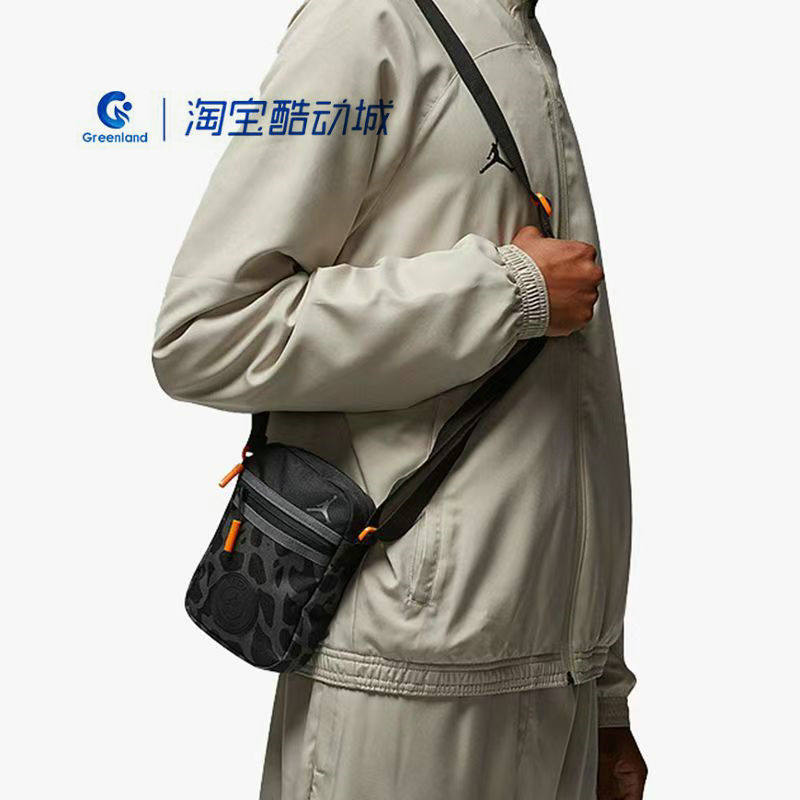NIKE耐克单肩包男女斜挎包迷你运动休闲小包手机零钱包FV2497-010