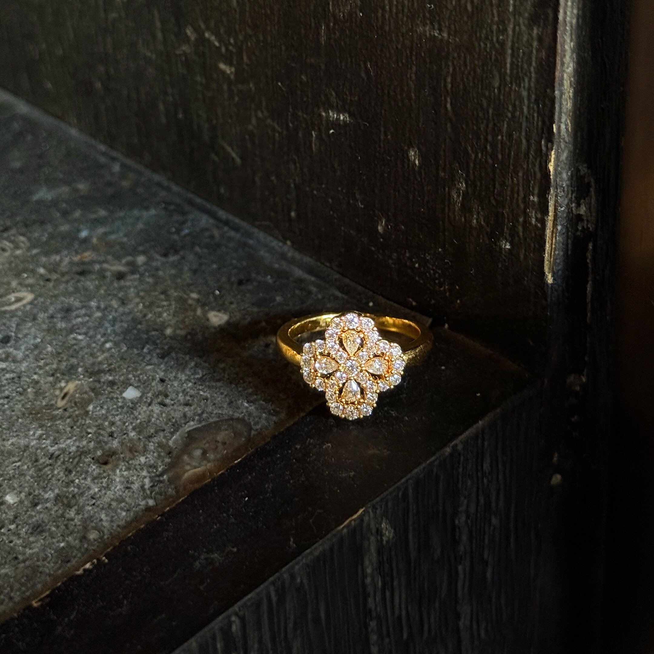 千夕 足金999满钻四叶草戒黄金戒指女款求婚情人节生日礼物送女友