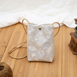 蝴蝶新款 磁扣斜挎包轻便散步布包 2026春夏迷你小包手机包女竖款