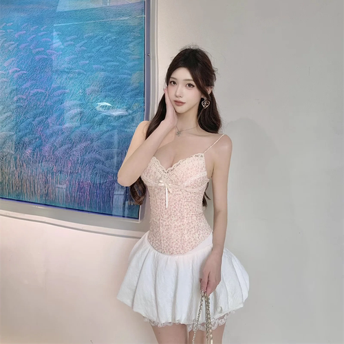 甜美复古小碎花印花吊带上衣
